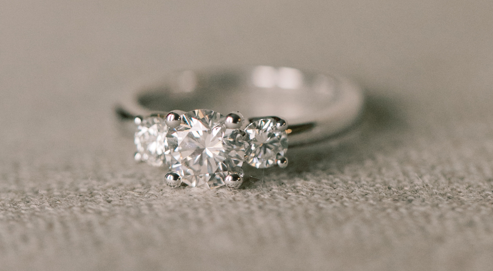 5 Reasons to Buy Your Engagement Ring From a Store and Not Online