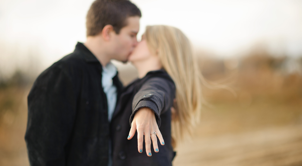 The Do's and Don'ts of Announcing Your Engagement