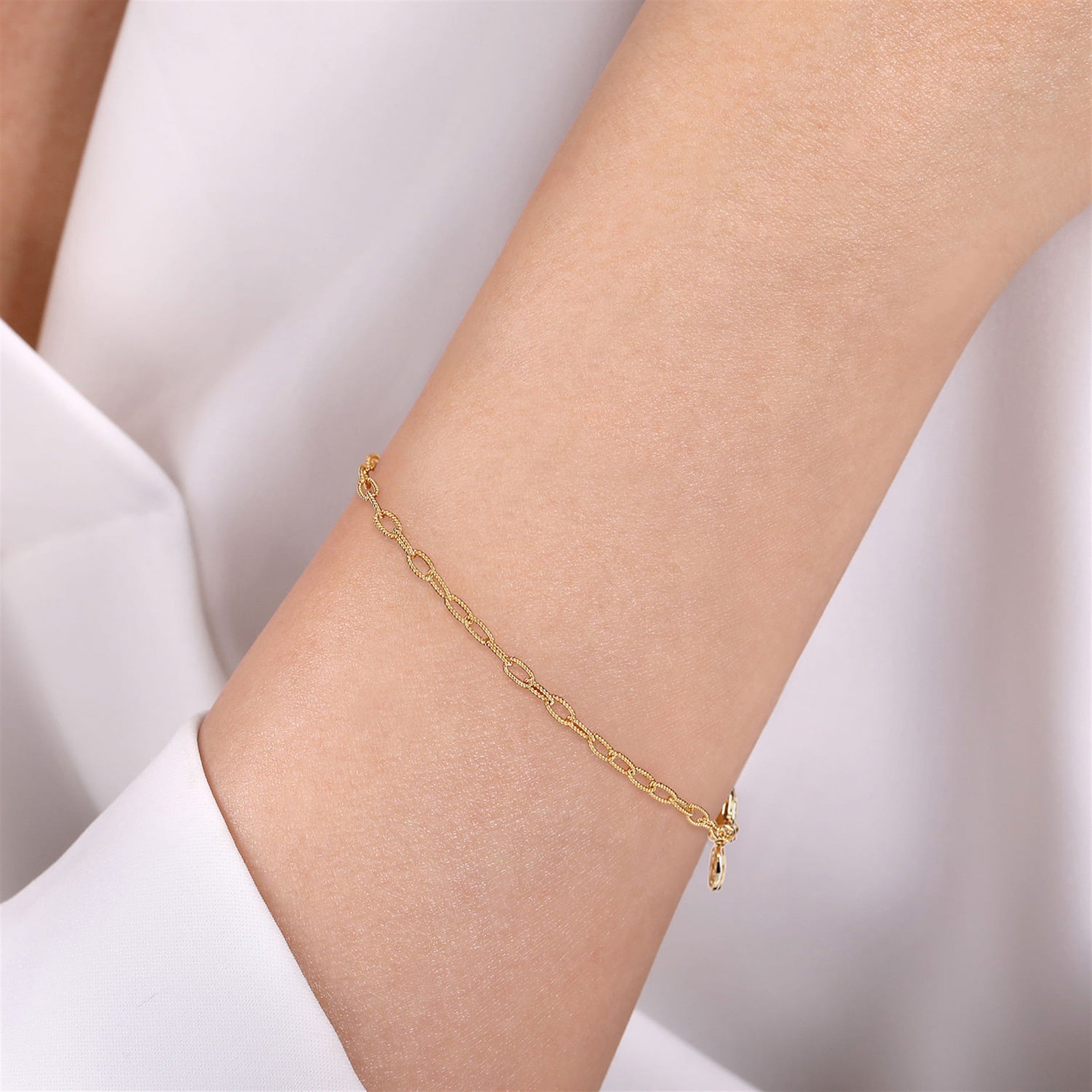 Gabriel & Co.Oval Link Gold Bracelet
