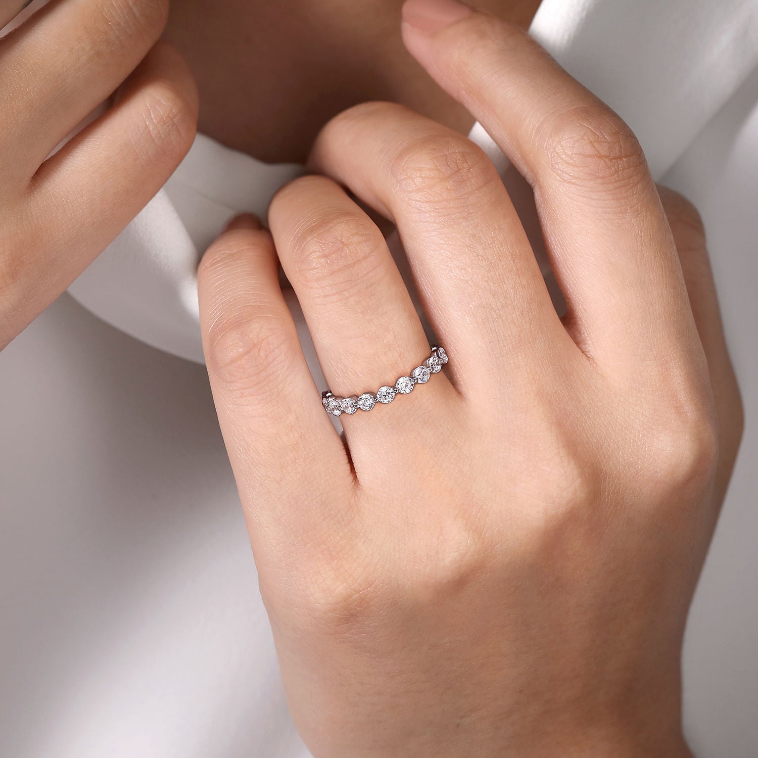 Gabriel & Co 'Devinne' Single Prong Diamond Wedding Band