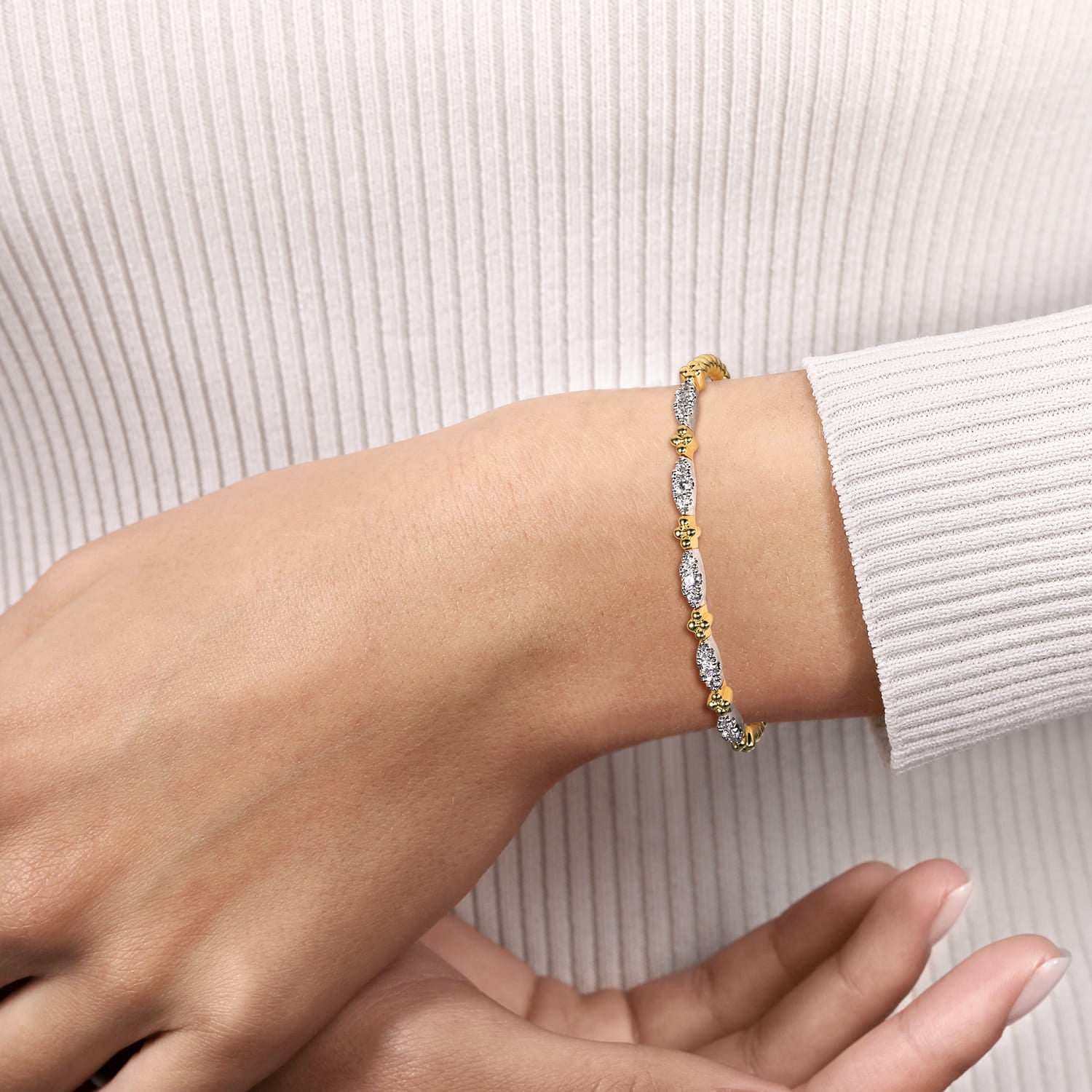 Gabriel & Co. Bujukan Clover and Diamond Station Split Bangle Bracelet