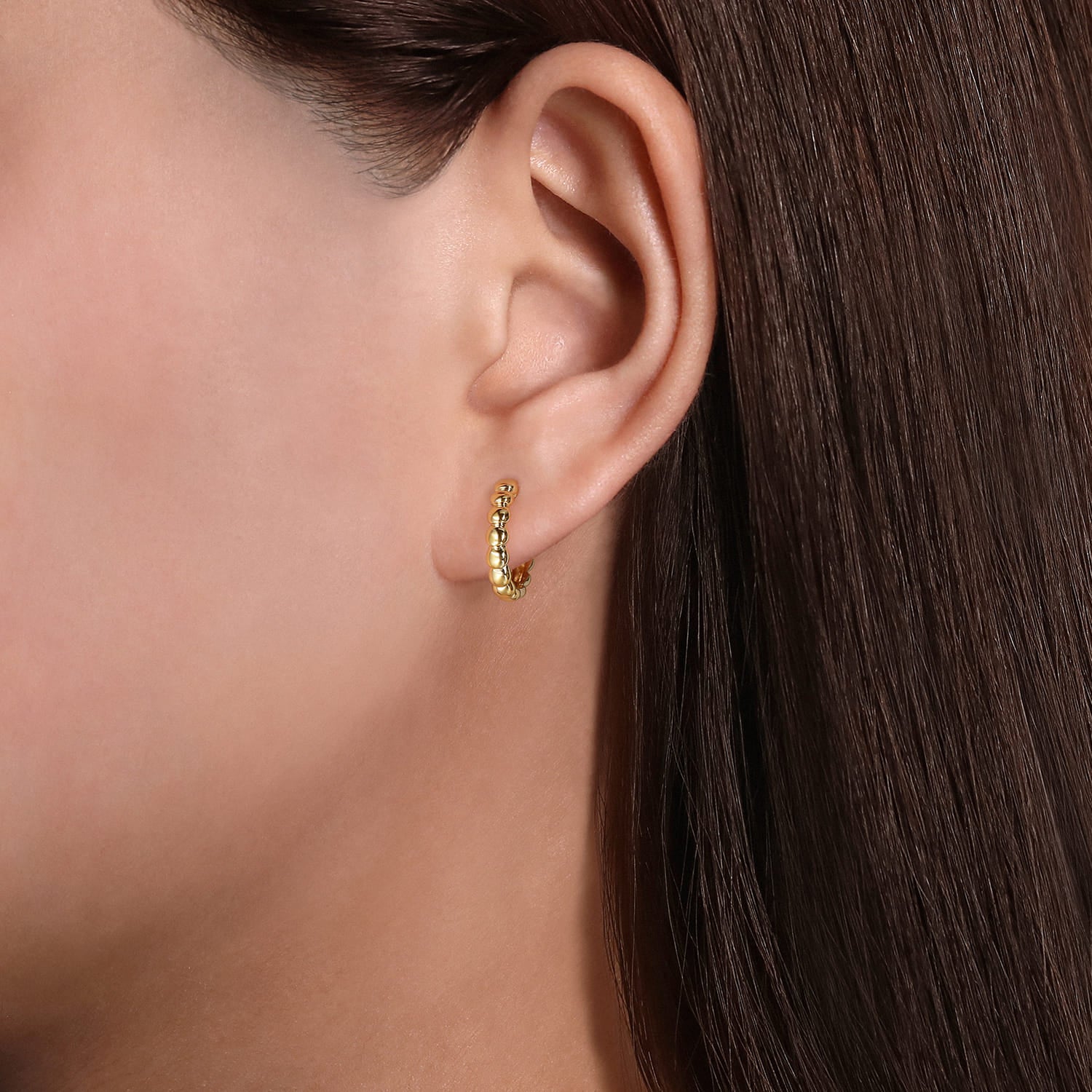 Gabriel & Co. 15mm Bujukan Huggie Earrings
