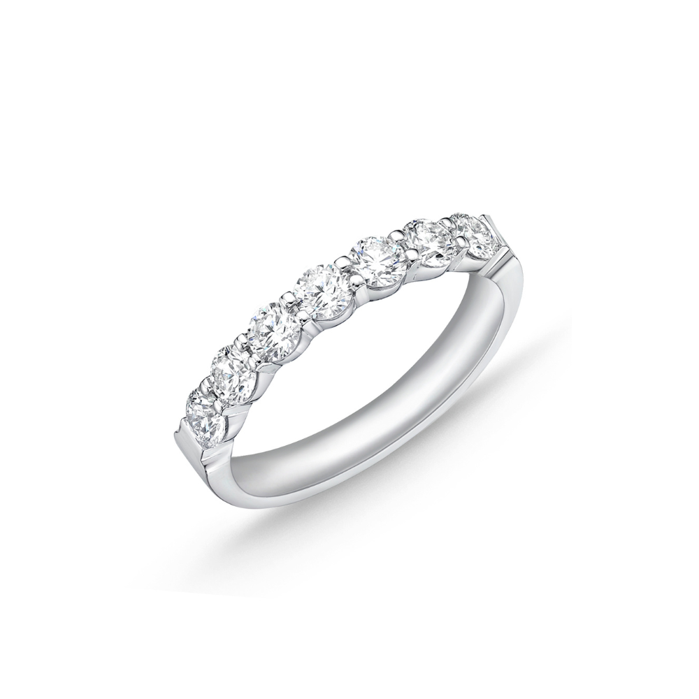 Memoire Petite Prong 7-Diamond Band